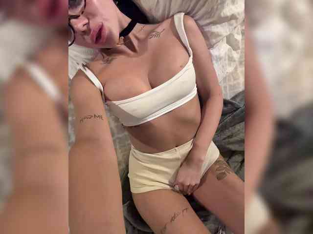 KatrinaMoreno webcam