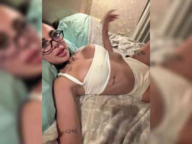 KatrinaMoreno webcam