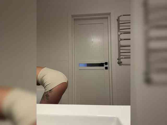sexy chatroom KatrinMoreno