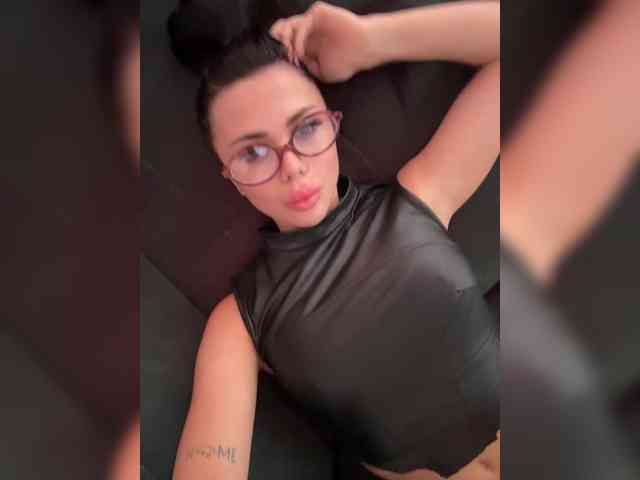 KatrinaMoreno webcam