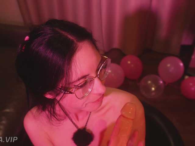 Nikki-Gia's BongaCams show and profile