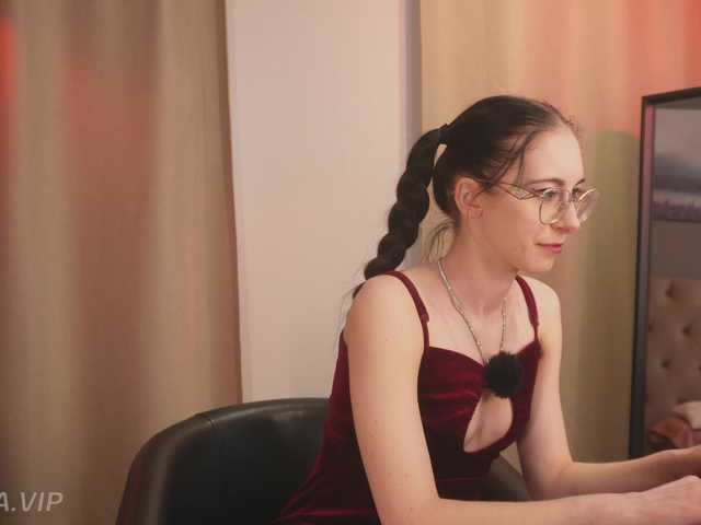 Nikki-Gia's BongaCams show and profile