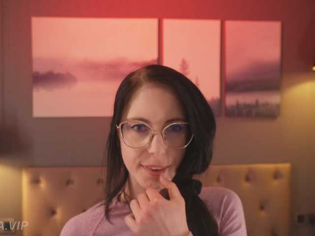 Nikki-Gia's BongaCams show and profile