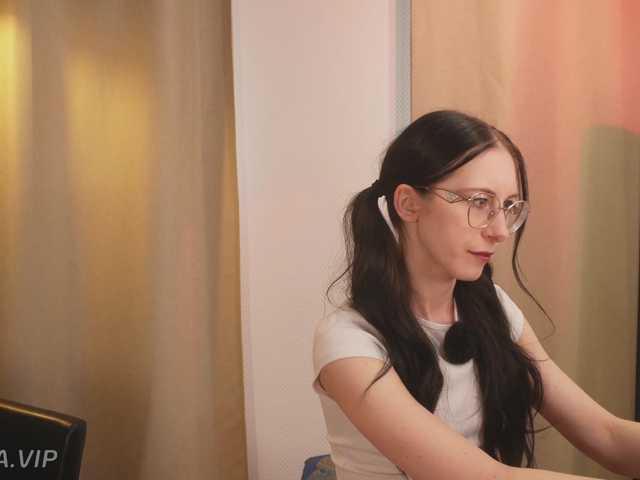 Nikki-Gia's BongaCams show and profile