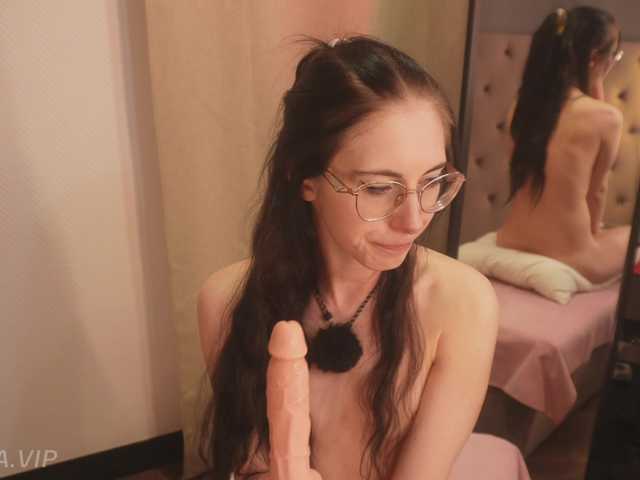 Nikki-Gia's BongaCams show and profile