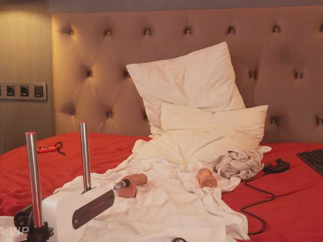 Nikki-Gia's BongaCams show and profile