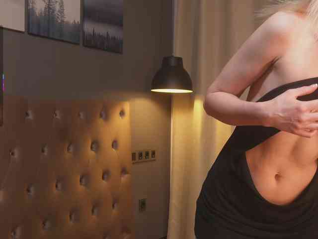 Nikki-Gia webcam
