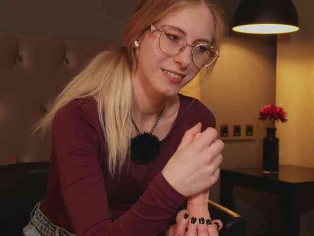 Nikki-Gia webcam