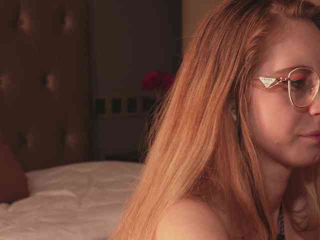 Nikki-Gia webcam