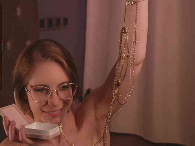 Nikki-Gia webcam