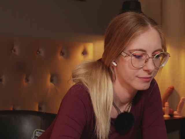 Nikki-Gia webcam