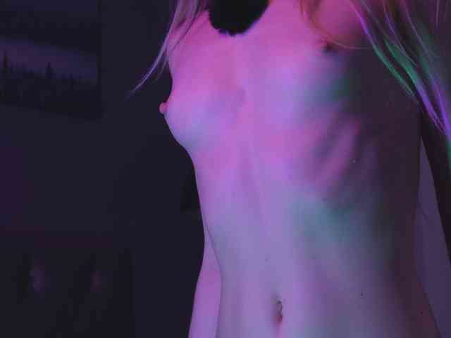 Nikki-Gia webcam