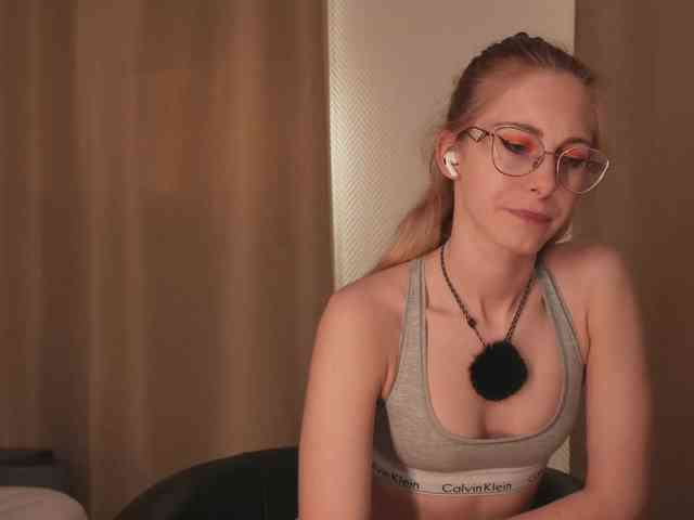 Nikki-Gia webcam
