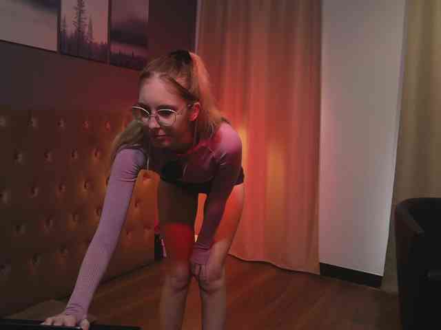 Nikki-Gia webcam