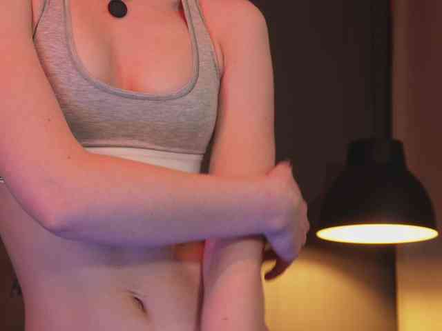 Nikki-Gia webcam