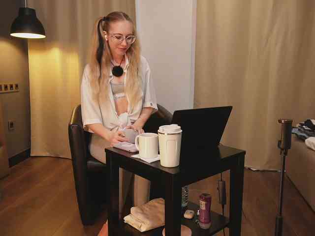 Nikki-Gia webcam