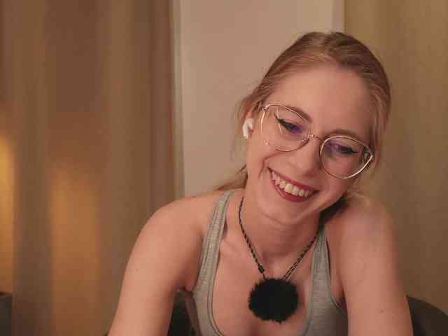 Nikki-Gia webcam