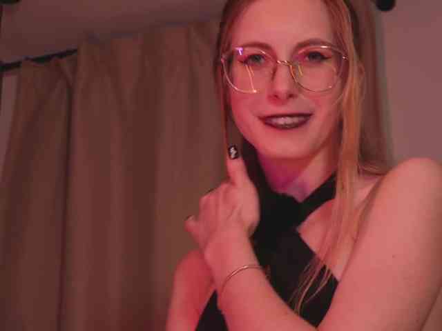 Nikki-Gia webcam