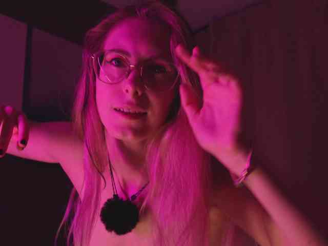 Nikki-Gia webcam