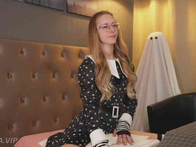 Nikki-Gia webcam