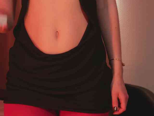 Nikki-Gia webcam