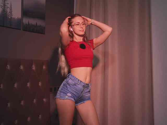 Nikki-Gia webcam