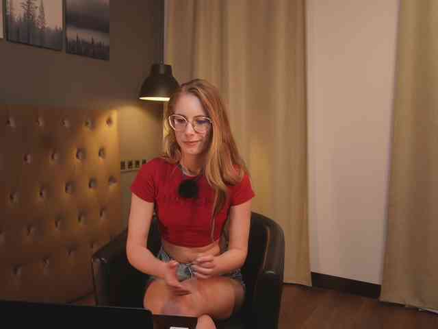 Nikki-Gia webcam