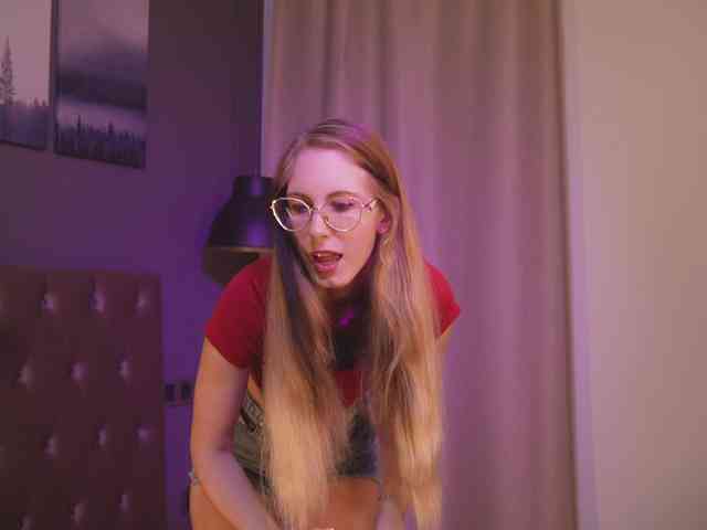 Nikki-Gia webcam