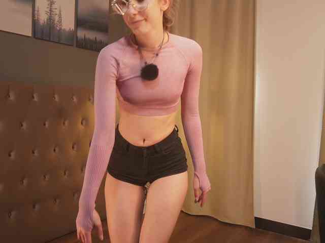Nikki-Gia webcam