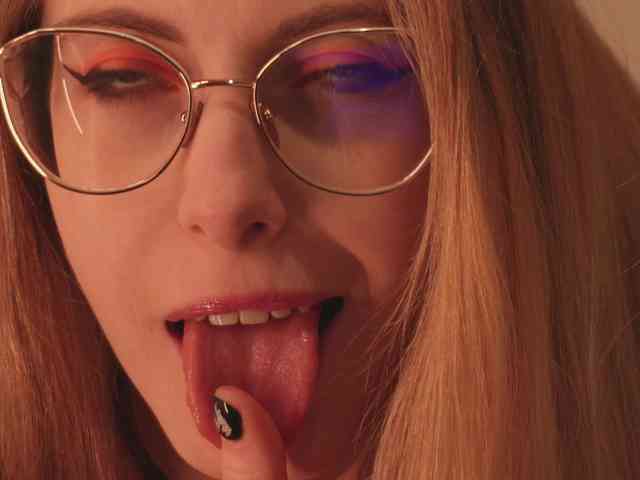 Nikki-Gia webcam