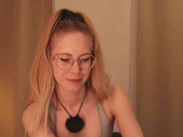 Nikki-Gia webcam