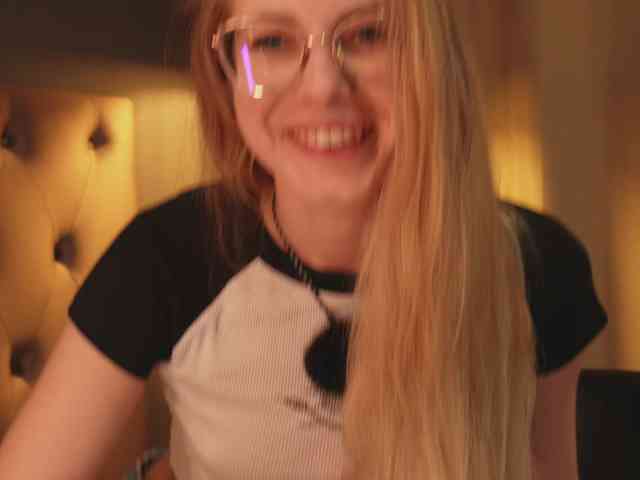 Nikki-Gia webcam