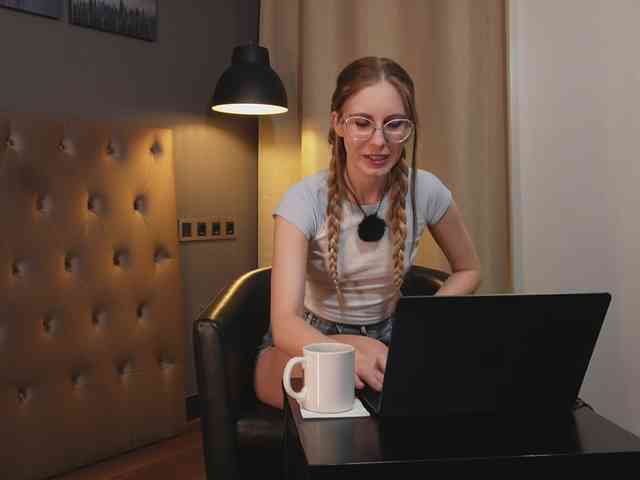 Nikki-Gia webcam