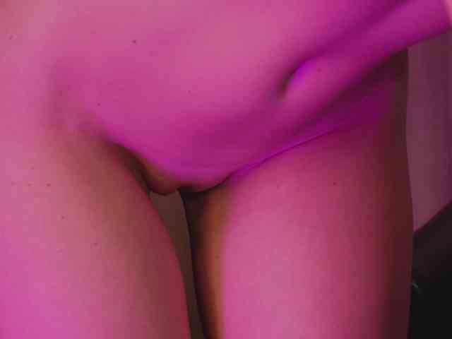 Nikki-Gia webcam