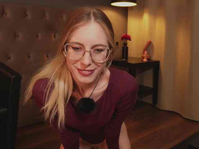 Nikki-Gia webcam
