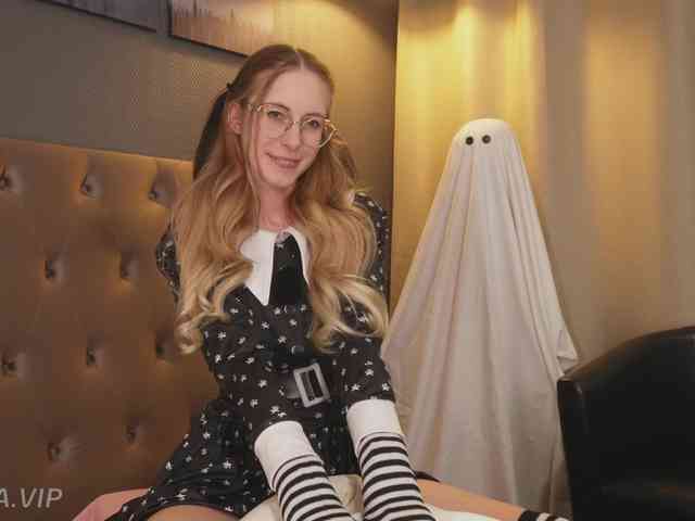 Nikki-Gia webcam