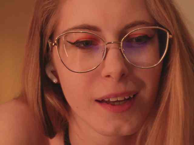 Nikki-Gia webcam