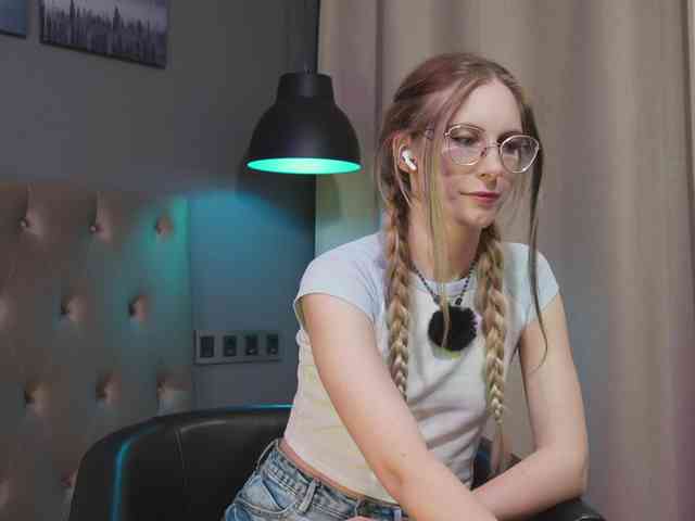 Nikki-Gia webcam