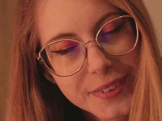 Nikki-Gia webcam