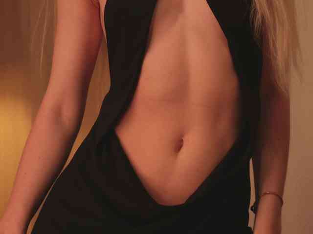 Nikki-Gia webcam