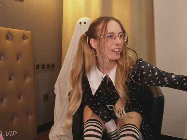 Nikki-Gia webcam