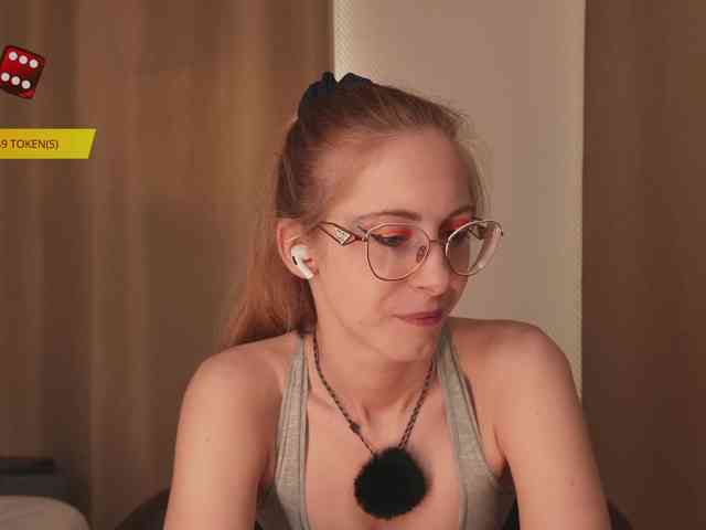 Nikki-Gia webcam