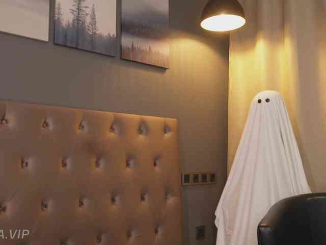 Nikki-Gia webcam