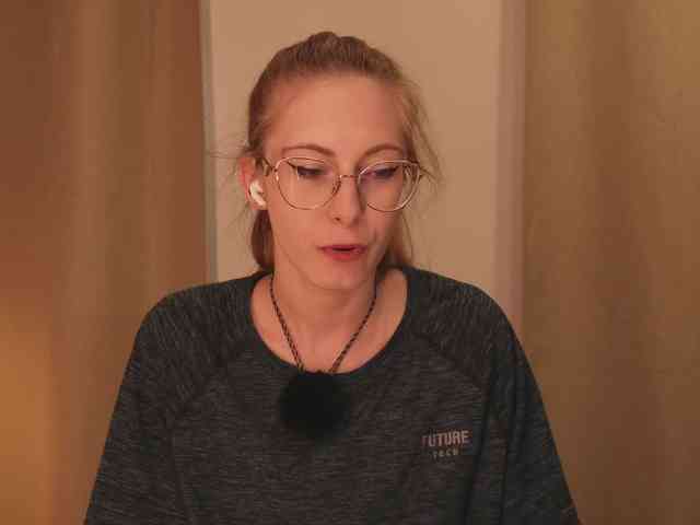Nikki-Gia webcam