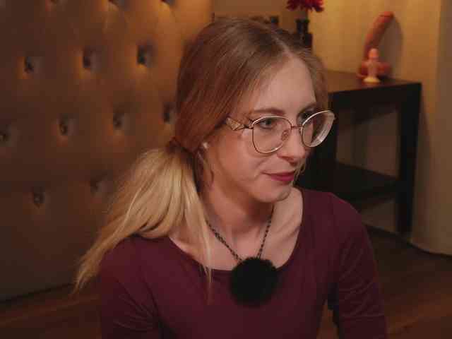 Nikki-Gia webcam