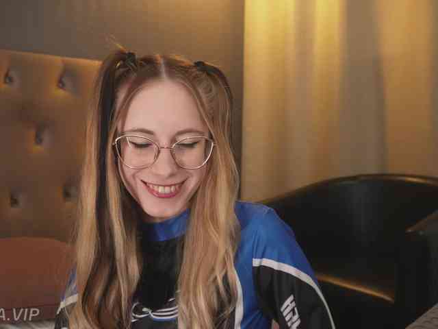 Nikki-Gia webcam
