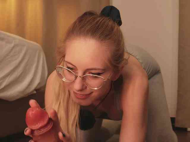 Nikki-Gia webcam