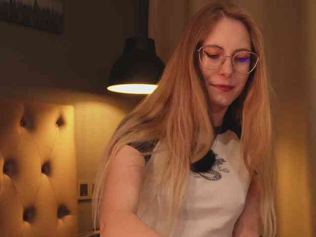 Nikki-Gia webcam