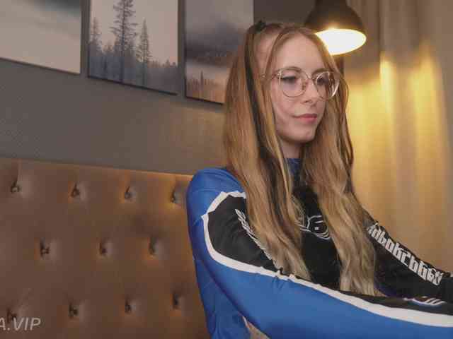 Nikki-Gia webcam