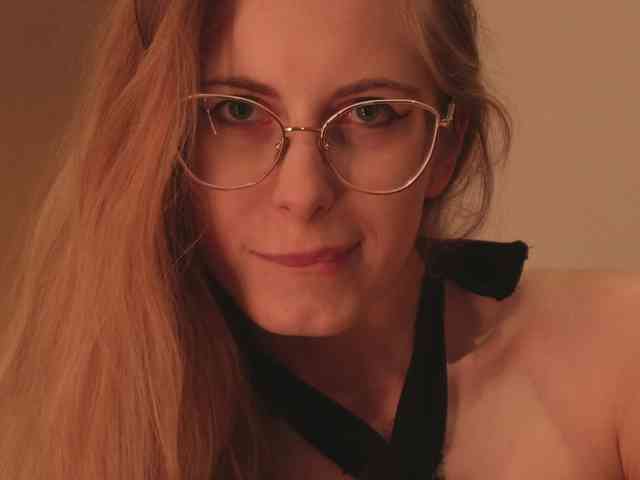 Nikki-Gia webcam
